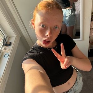 Meet your Posher, Chloe